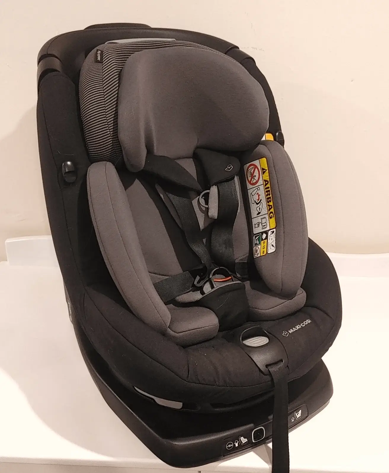 Rent Maxi Cosi Axiss Fix Isofix Car Seat