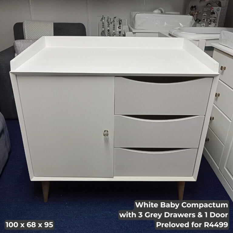 White Baby Compactum with 3 Grey
