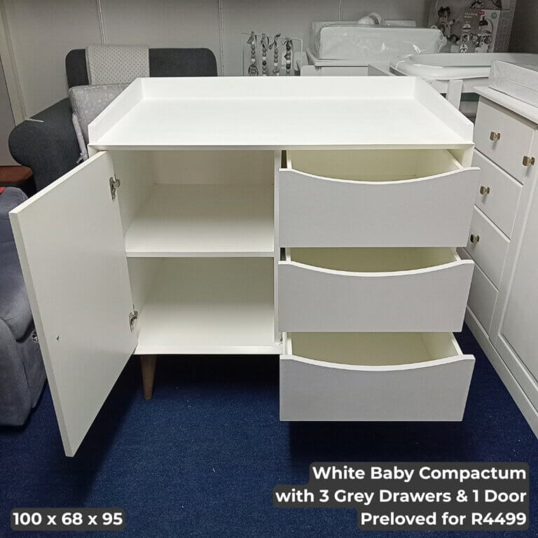 White Baby Compactum with 3 Grey